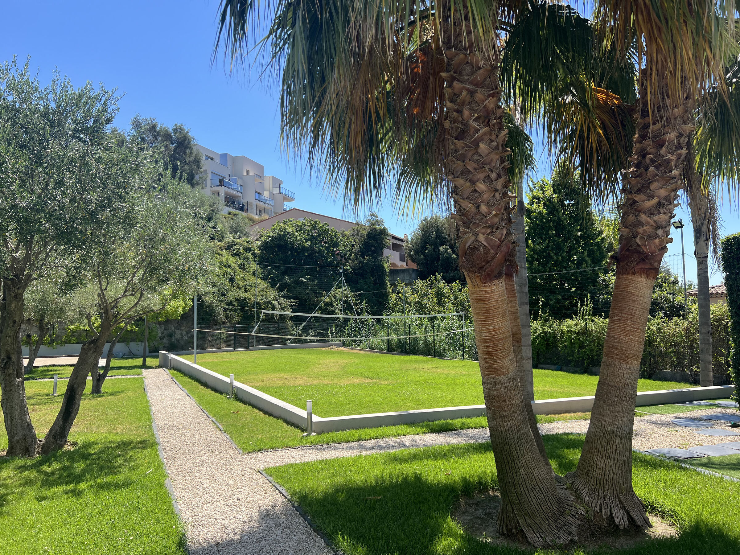 Location piscine et jardin à Nice - terrasse en teck Villa Mirango